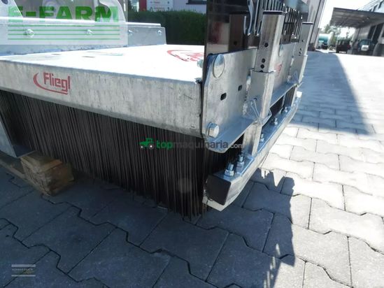 Riego -  - fliegl agrocenter kehrbesen löwe 250