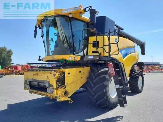 Cosechadora de Cereal - New Holland - cr980