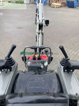 Excavadora - Takeuchi - tb 210