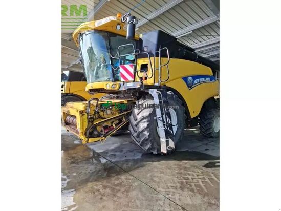 Cosechadora de Cereal - New Holland - cr9080