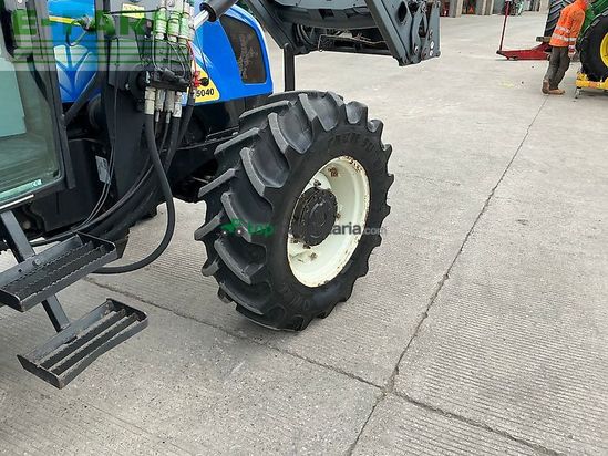 Tractor agrícola - New Holland - t5040 tractor (st25992)
