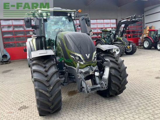 Tractor agrícola - Valtra - t215 d mit rüfa und fk
