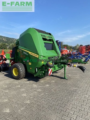 Empacadora gigant - John Deere - v451 m