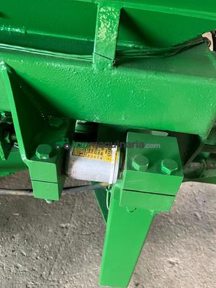 Abonadora arrastrada Rimasa 7000 kgs