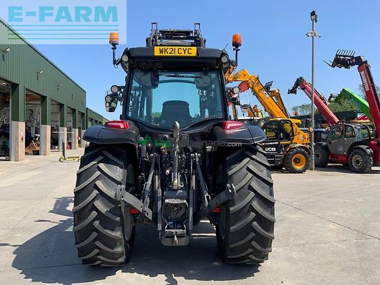 Tractor agrícola - Valtra - g135 tractor (st26103)