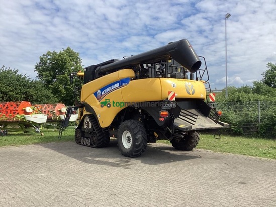 Cosechadora de Cereal - New Holland - CR8080