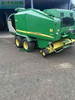 Empacadora gigant - John Deere - 678pb
