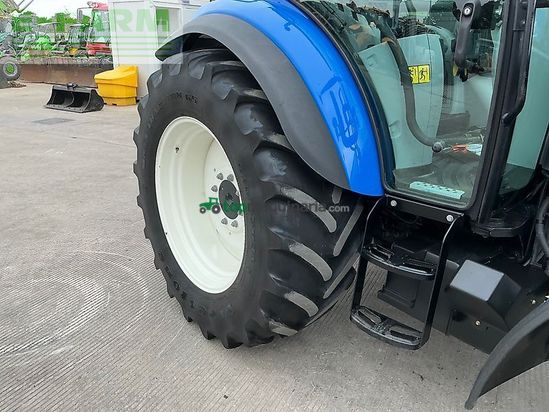 Tractor agrícola - New Holland - t5.110 tractor (st26832)