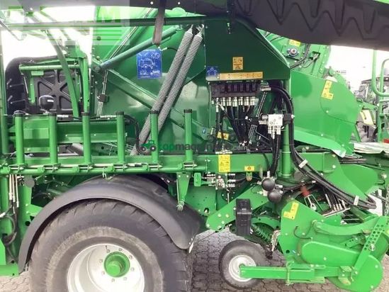 Empacadora gigant - McHale - fusion vario