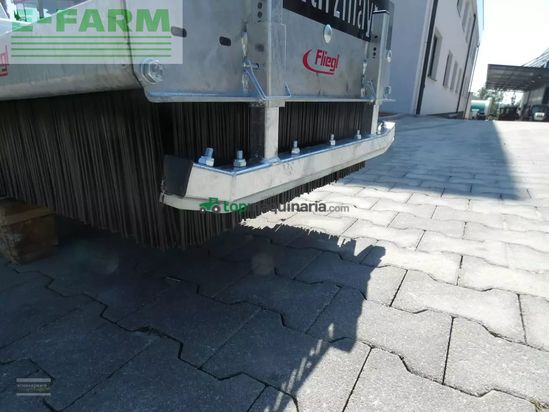 Riego -  - fliegl agrocenter kehrbesen löwe 250