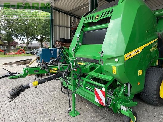 Empacadora gigant - John Deere - v451m