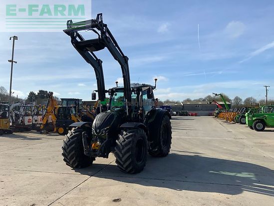 Tractor agrícola - Valtra - n175 unlimited versu tractor (st25430)