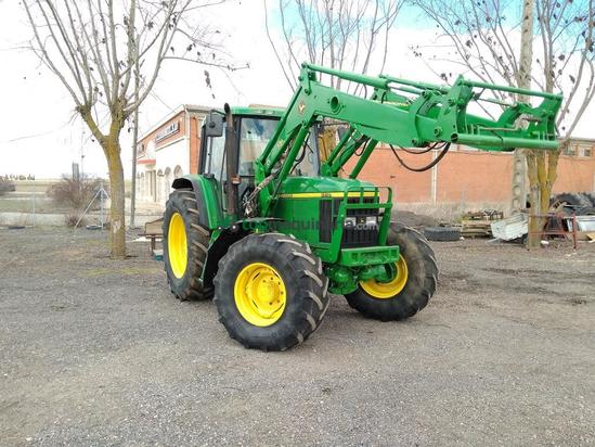 Tractor agrícola - John Deere - 6510 con pala John Deere 731