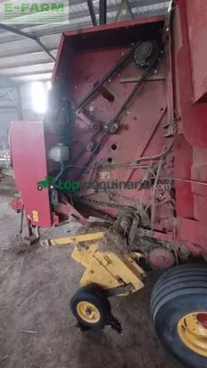 Empacadora gigant - New Holland - 648
