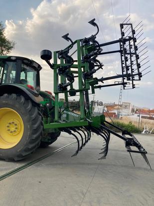 CULTIVADOR SEMICHISEL DE 23 BRAZOS ELASTOMEROS DE 35X35 EN 2 FILAS