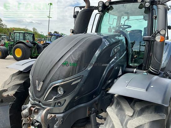 Tractor agrícola - Valtra - t254 versu tractor (st26300)
