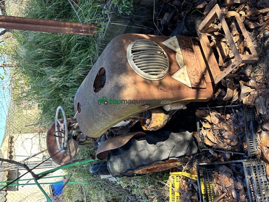 Tractor antiguo - Taissa