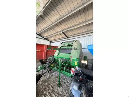 Empacadora gigant - John Deere - v451m