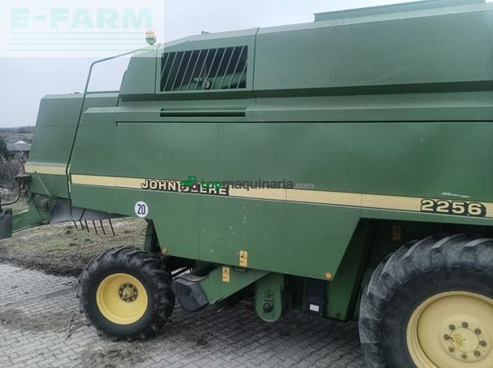 Cosechadora de Cereal - John Deere - 2256