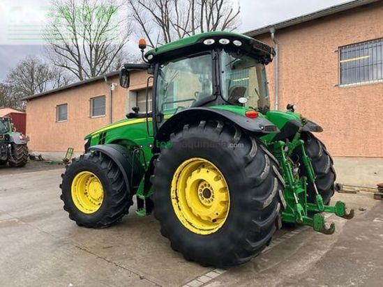Tractor agrícola - John Deere - 8335r *powr shift*