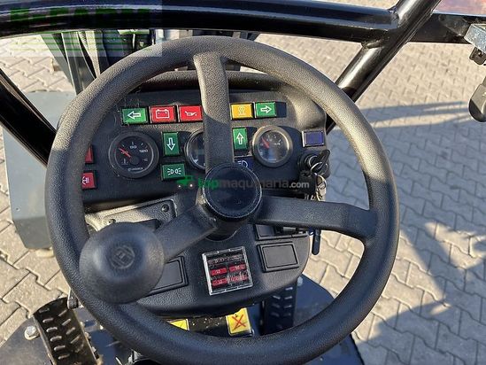 Minicargadora - Giant - 2300hd mit vierkant aufnahme