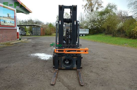 Elevadora - Doosan - d35c-9