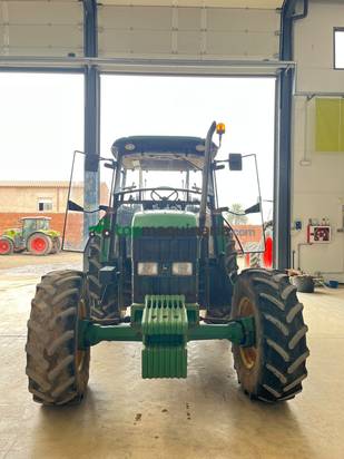 Tractor agrícola - JOHN DEERE