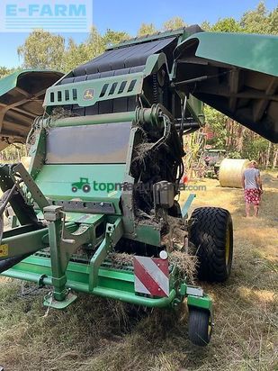 Empacadora gigant - John Deere - v451m