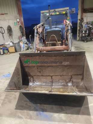 Tractor agrícola - Ebro  6070 con pala leon