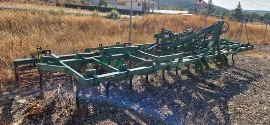 Cultivador - 25 brazos con rastra 