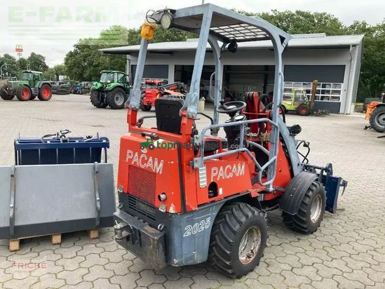 Minicargadora -  - 2025