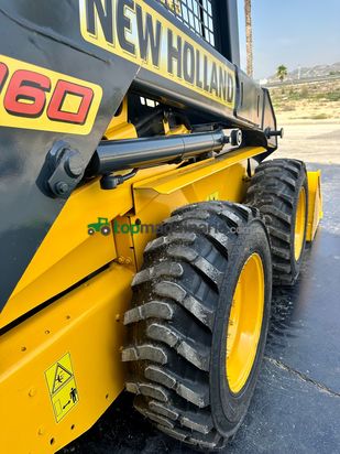Minicargadora New Holland LS160