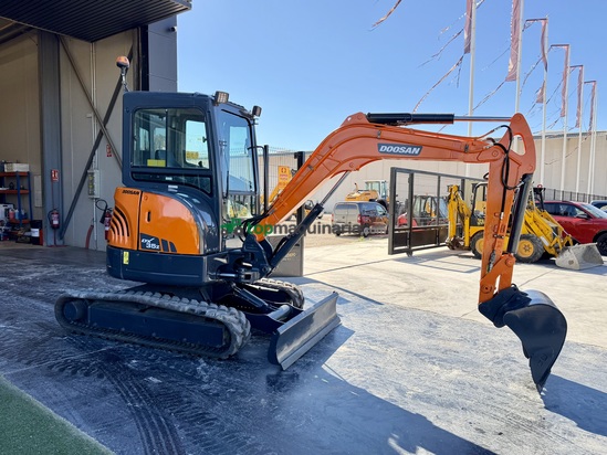 Excavadora Doosan DX35 Z