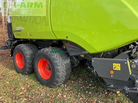 Empacadora gigant - Claas - quadrant 5200 fc tandem