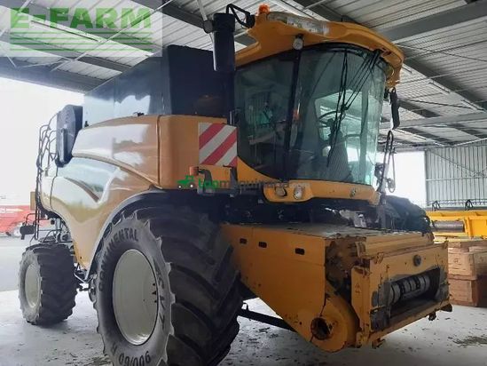 Cosechadora de Cereal - New Holland - cr9080