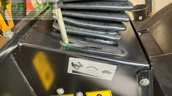 Minicargadora - JCB - 403 plus agri med jst skovl og pallegaffel