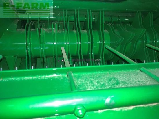 Empacadora gigant - John Deere - v451m