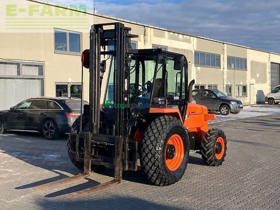 Elevadora - JCB - 930-4 t4