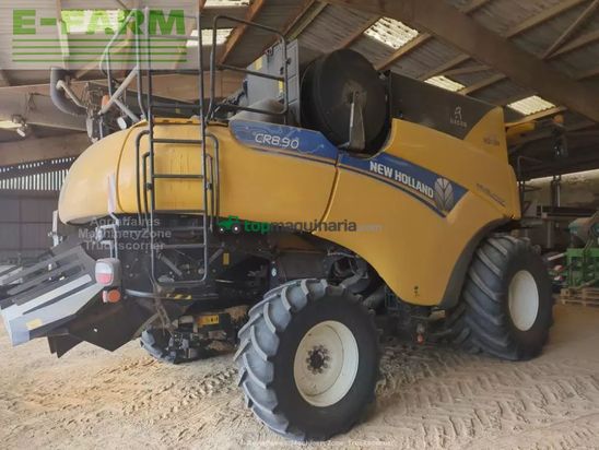 Cosechadora de Cereal - New Holland - cr8.90