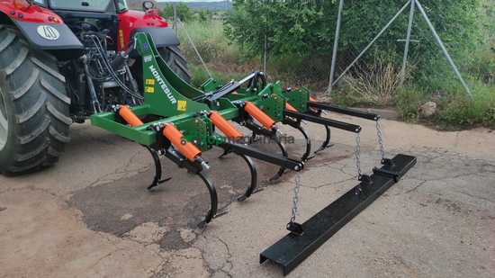 CULTIVADOR CHISEL DE 9 BRAZOS DESPLAZADO