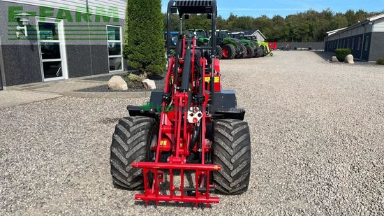 Minicargadora - Thaler - 2838l dpf hæve/sænke tag og brede hjul