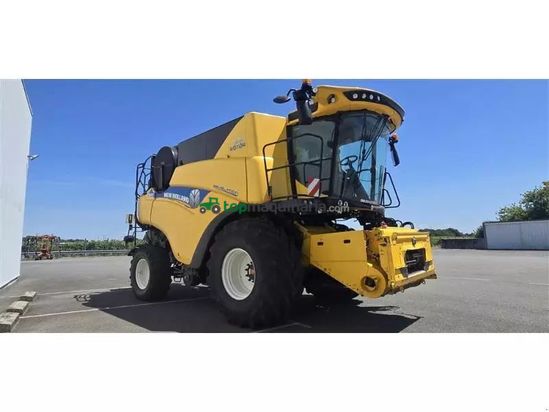Cosechadora de Cereal - New Holland - cr8-80