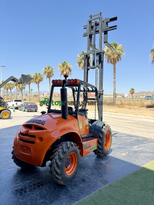 Carretilla todoterreno Ausa Ch 250 4x4