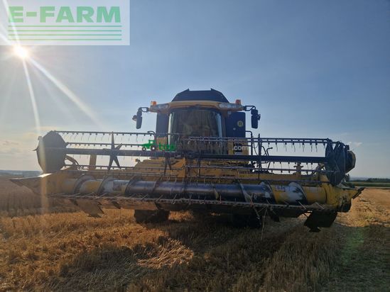 Cosechadora de Cereal - New Holland - cr980