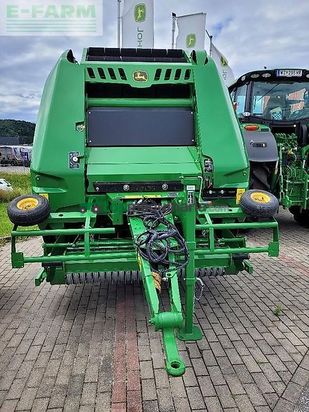 Empacadora gigant - John Deere - v451m