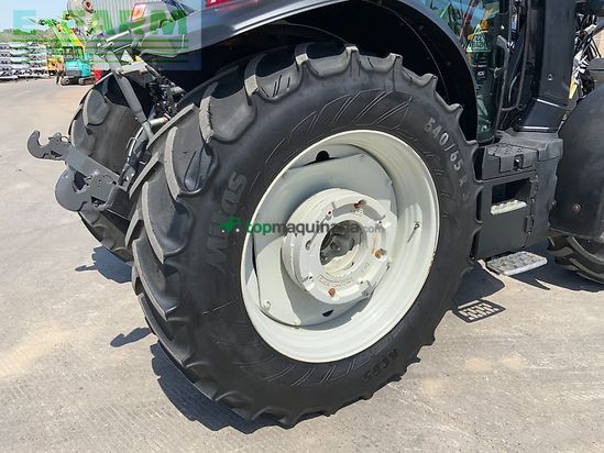 Tractor agrícola - Valtra - g135 tractor (st26103)