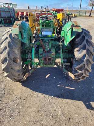Tractor agrícola - John Deere - 717 con pala 