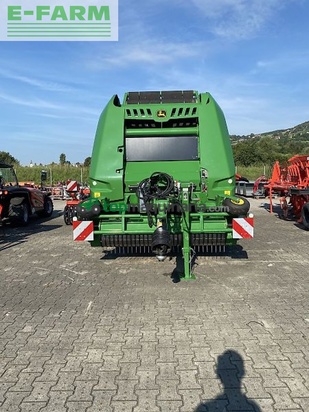 Empacadora gigant - John Deere - v451 m