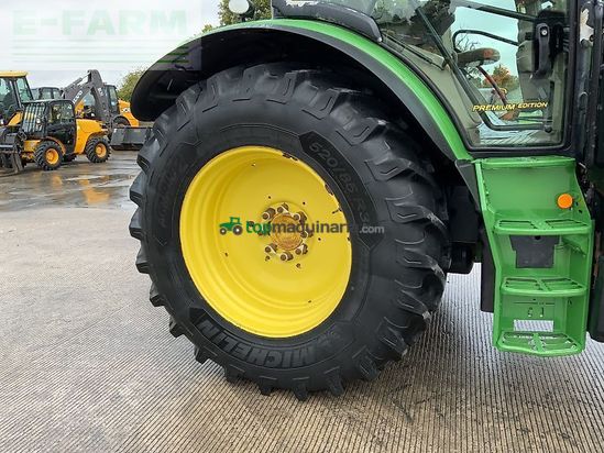 Tractor agrícola - John Deere - 6215r tractor (st24210)