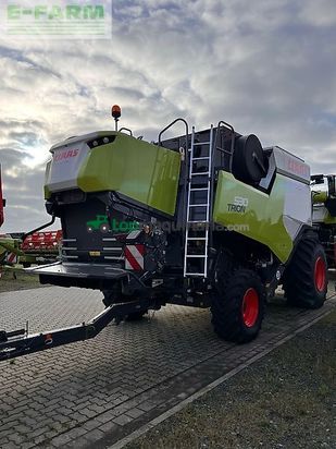 Cosechadora de Cereal - Claas - trion 530 mit vario 620